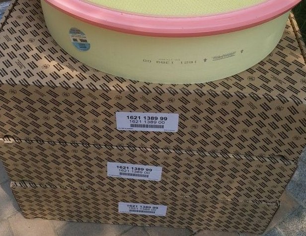 1621138900 Air Filter Display Photo by Atlas Copco