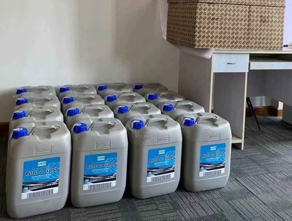 Atlas Copco RS XD Oil 209L 2901170200 Unboxing Photo