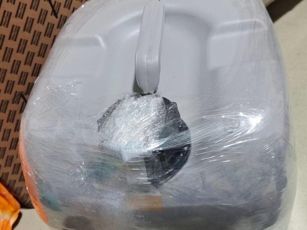 Genuine Atlas Copco Oil 1630091800 RIF NDURANCE Photo